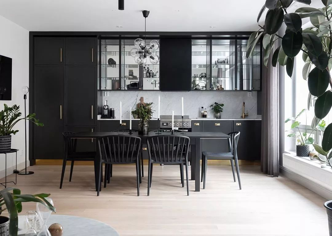 櫥柜飾面如何選擇，不僅流行當(dāng)下且不會過時。